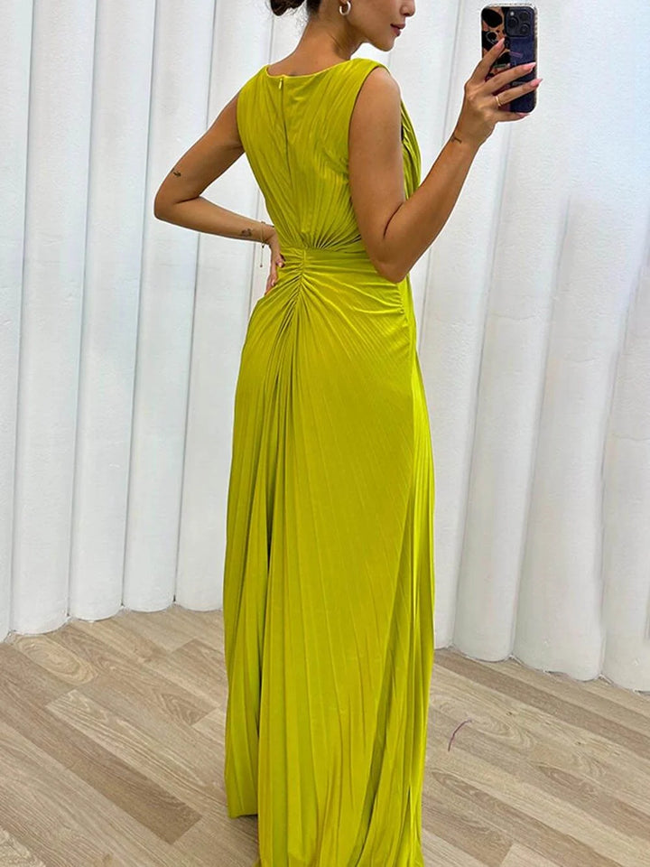 Davina – Elegant Pleated Maxi Dress