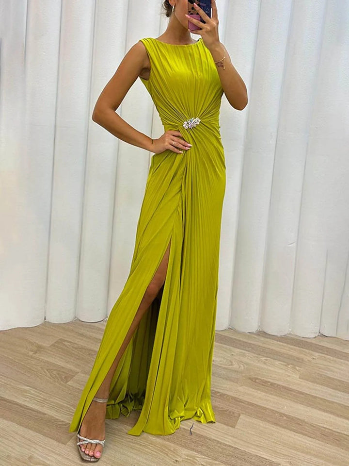 Davina – Elegant Pleated Maxi Dress