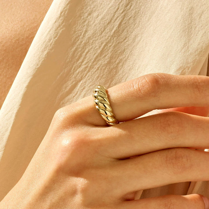 Croissant Elegant Ring