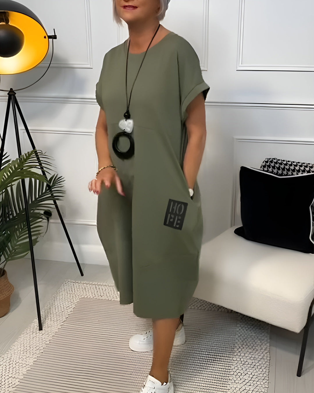 Iris™ - Chic Short-Sleeved Dress