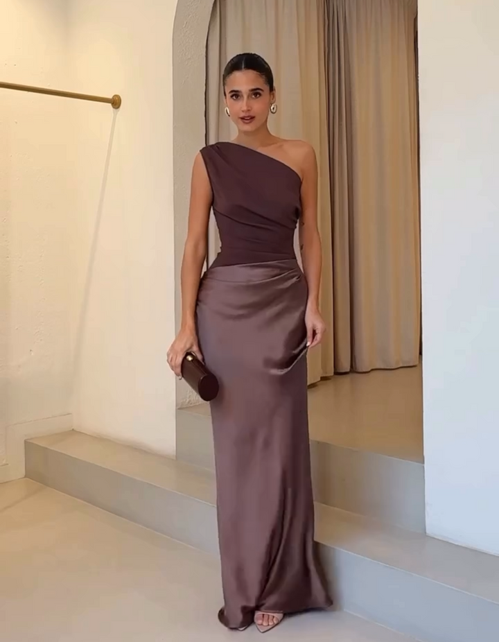 Amaretta – Elegant Satin Gown